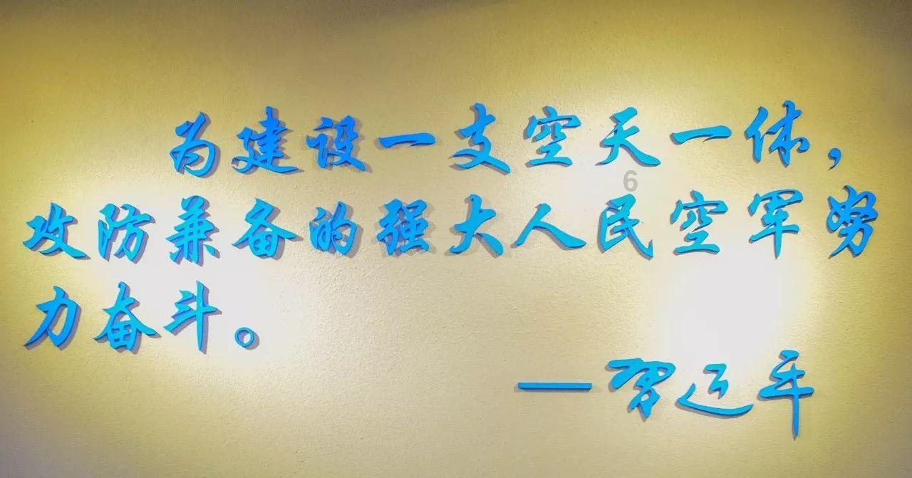 苏菲亚和安伯的休闲装